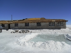 Hotel aus Salzblöcken im Salar de Uyuni - Bolivien